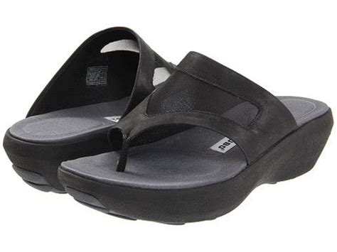 tsubo men's flip flops.